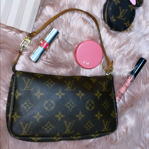 9️⃣5️⃣0️⃣Authentic Louis Vuitton Monogram Accessoires Pochette - Picture 4 of 12